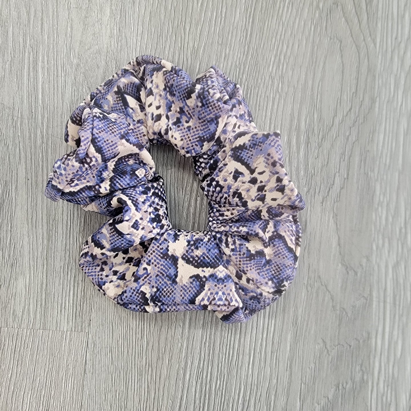 Boa Con-Scrunchie