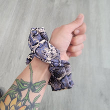 Load image into Gallery viewer, Boa Con-Scrunchie
