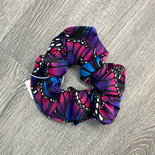 Load image into Gallery viewer, Flutter Fly Scrunchie
